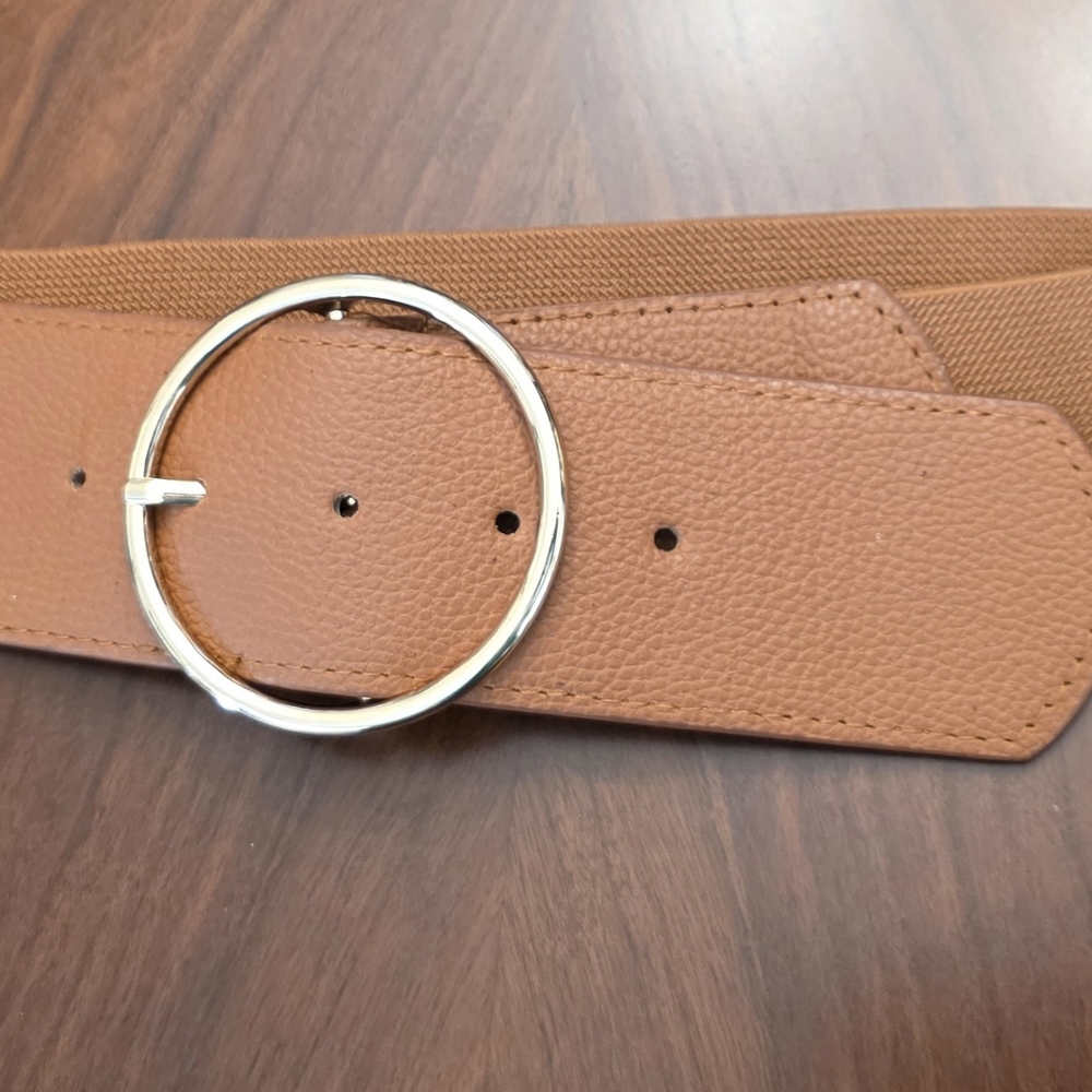 Elegant Brown Leather Belt with Gold Metal Buckle 1X